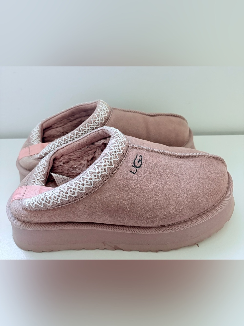 Uggs Women Tazz II Platform Slippers US7 Suede Sheepskin Lined gently worn